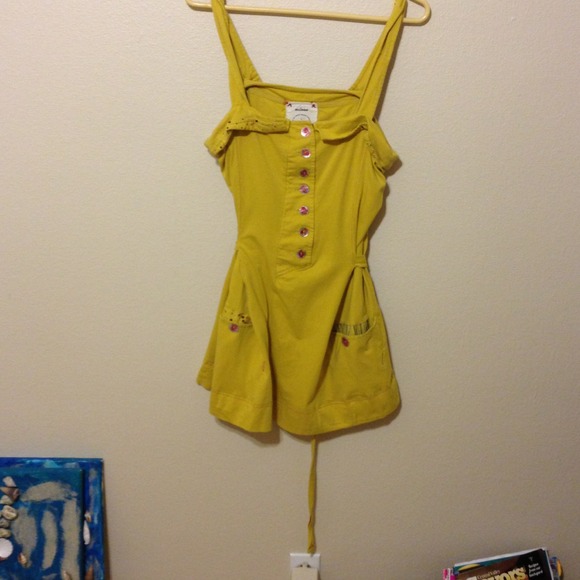 Yellow tunic. - Picture 1 of 1
