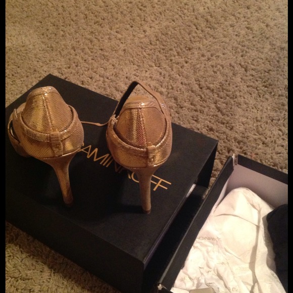 🚫Sold Rebecca Minkoff Gold Sandals🚫 - Picture 2 of 3