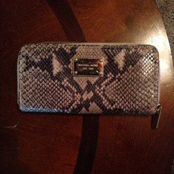 Michael Kors *authentic* wallet