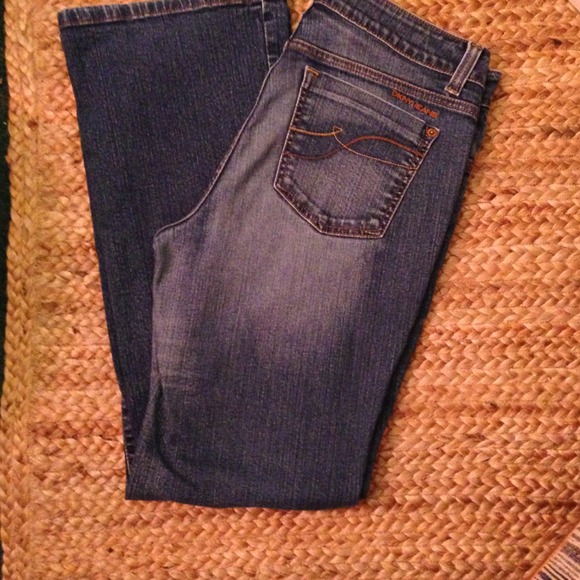 DKNY Soho Jeans and Pink Hello Kitty Wallet Bundle