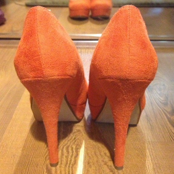 NEW Suede Coral/Orange Heels - Picture 3 of 4