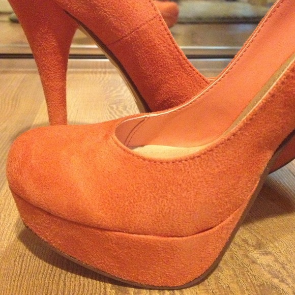 NEW Suede Coral/Orange Heels - Picture 4 of 4