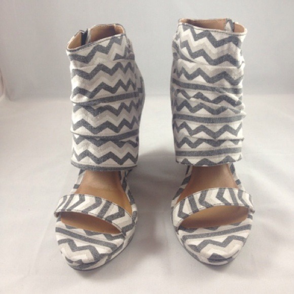 Sexy South American Styled Wedges - Picture 3 of 4