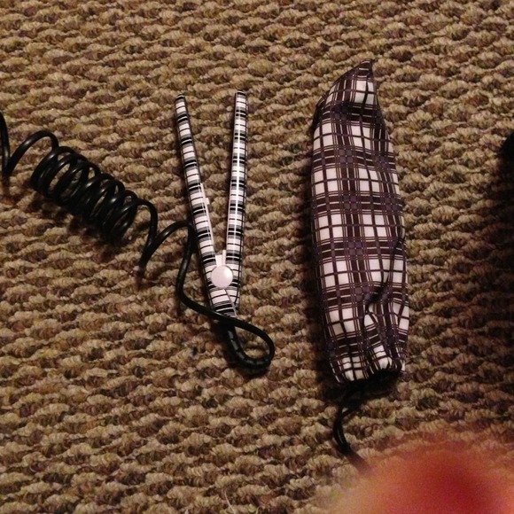 Mini traveling iron never been used