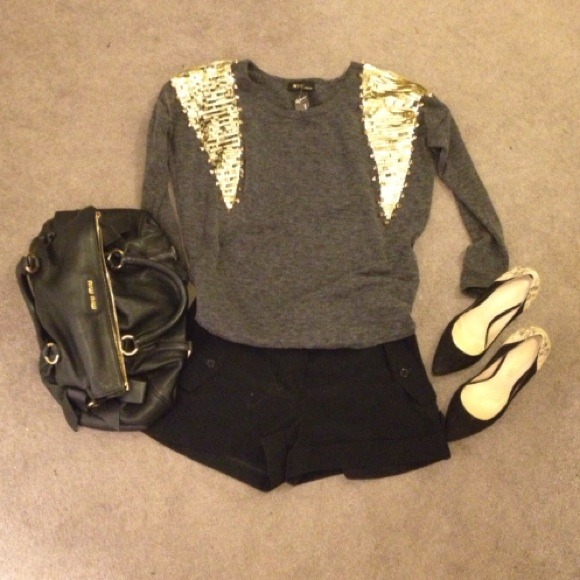 🌟🎀SOLD!!!  Dolman Sweater with Gold Accents