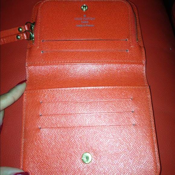 🔴SOLD🔴  AUTH Louis Vuitton small insolite wallet - Picture 2 of 4