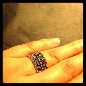 Silver ring w/ crystals