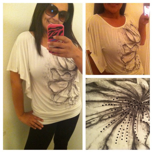 •••BUNDLED for @alyshay818••• Embellished Blouse