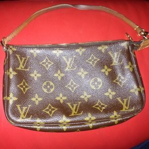 🔸Reduced🔸145pp AUTH Louis Vuitton pochette