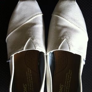 Toms Classic White Canvas Slip-Ons - 5.5