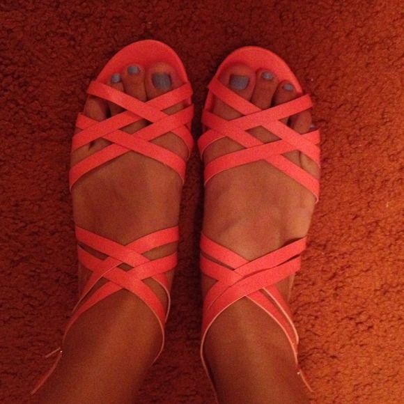 double criss cross h&m coral sandals! - Picture 3 of 3