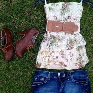 Sleeveless top and wide belt 🎀🎀