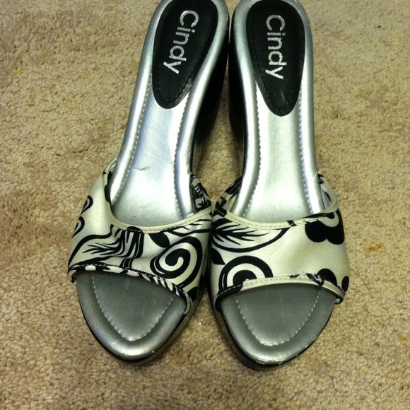 Cute little heels! Selling for a friend !