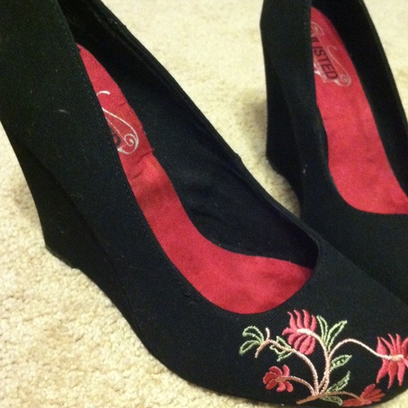 Very cute wedges!