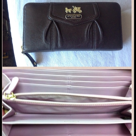 Authentic coach zip around wallet
