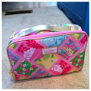 Lilly Makeup bag 💗🌸. ⭐Tradeable