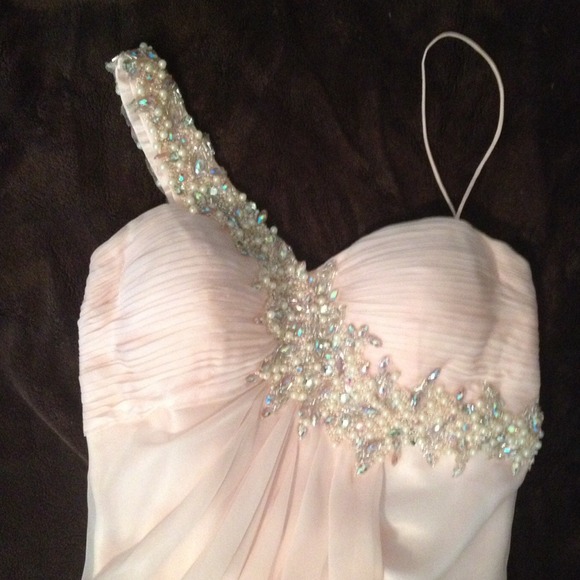 Beautiful pink dress! - Picture 2 of 2