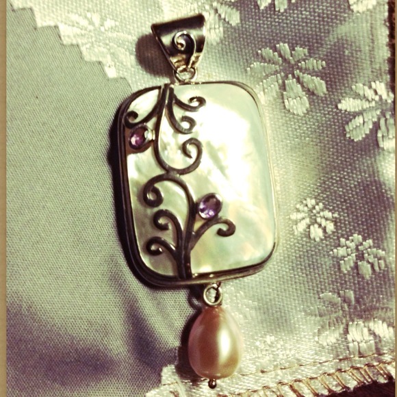 Pearl & Amethyst Pendant.