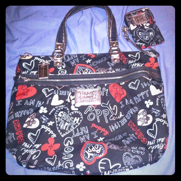 ⛔🚫sold🚫⛔Coach poppy purse & wristlet set