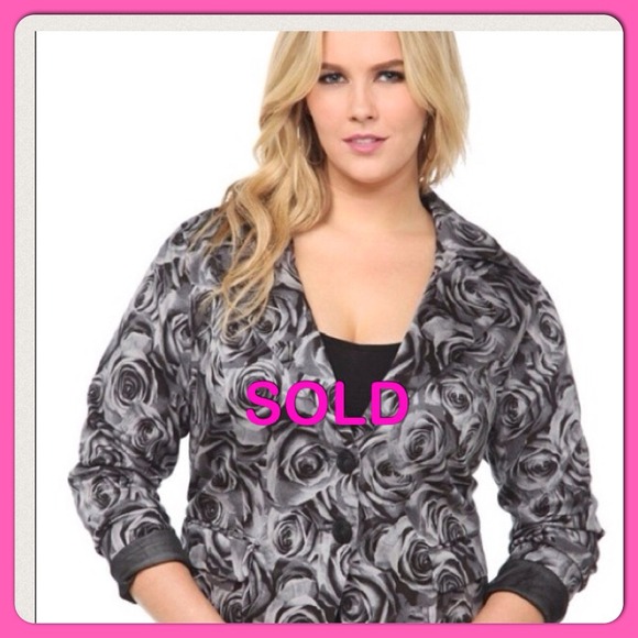 👏SOLD👏 Torrid ❤Reduced ❤ rose blazer sz 0