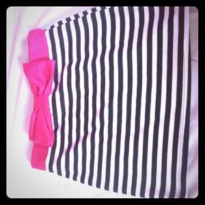 Short body skirt, black and white stripes pink bow
