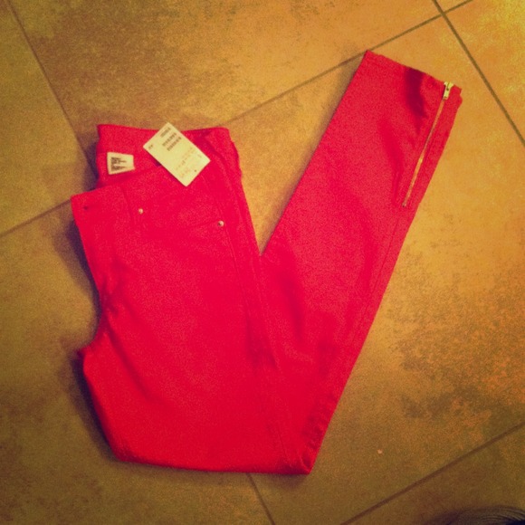 🚫🚫TradedSkinny ankle pants with gold zippers