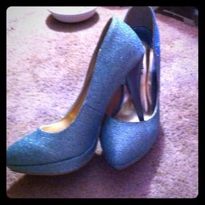 🎉🎉just reduced!🎉🎉Aqua glitter pumps