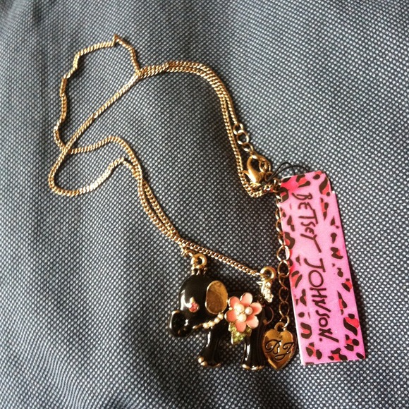 🚫Sold🚫Black elephant necklace Betsey Johnson
