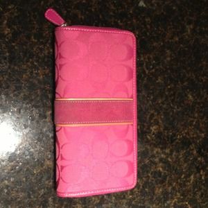 Authentic Coach zippy wallet