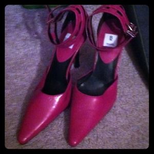 Pink pumps