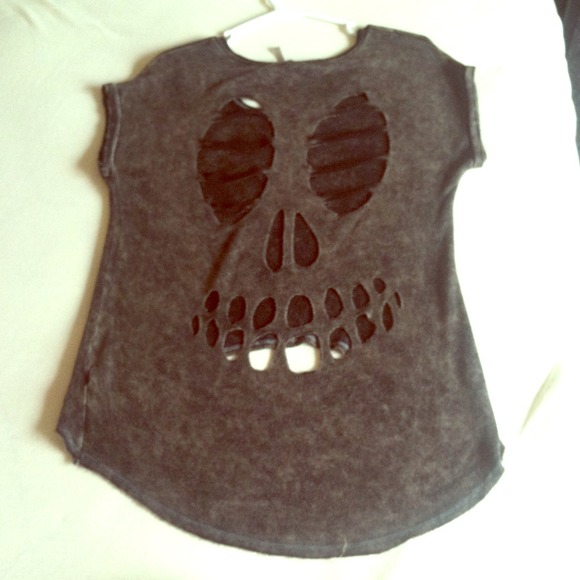 ❌SOLD!!!❌ Skull cut out t-shirt 💀