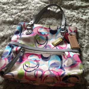 Authentic coach medium sized spring bag.
