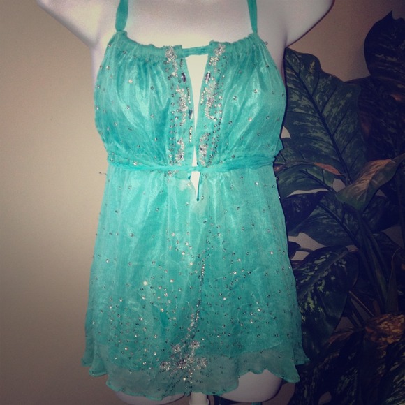Unique auqua color top