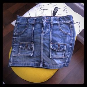 Old Navy jean cargo skirt. Like brand new!