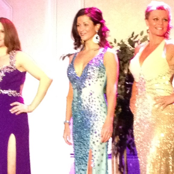 Pageant gown. Sz 2. Worn once. Amazing under light