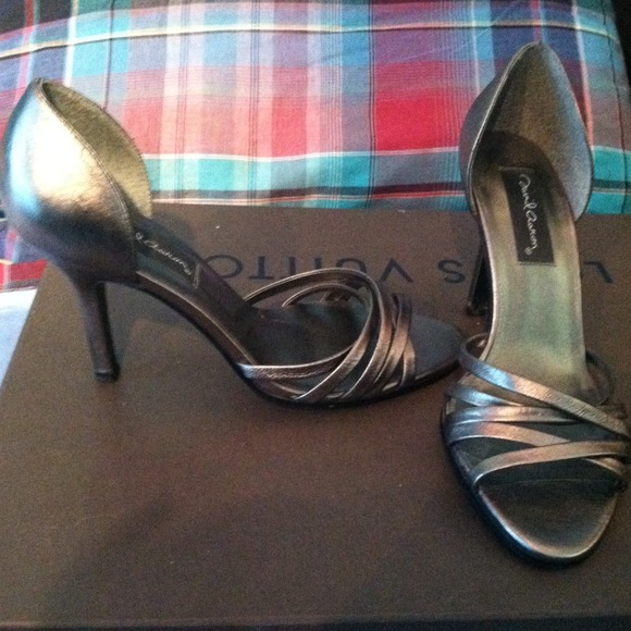 DAVID AARON metallic leather heels