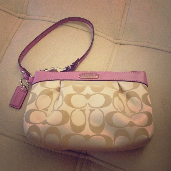 NWOT coach wristlet