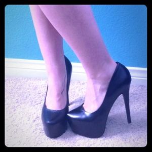 Steve Madden Platform Pumps
