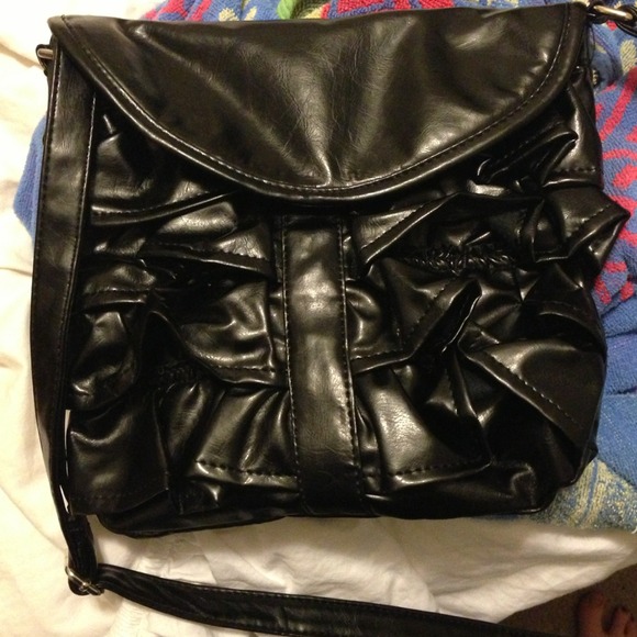 Black side purse with ruffles