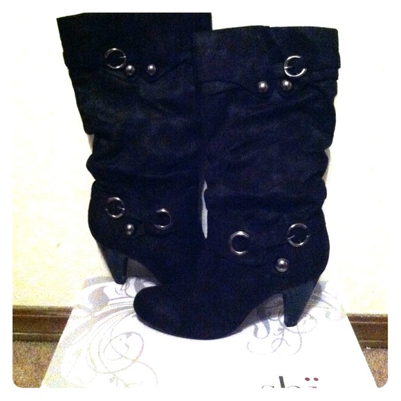 Black heel boots