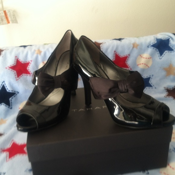 Tahari hot heels