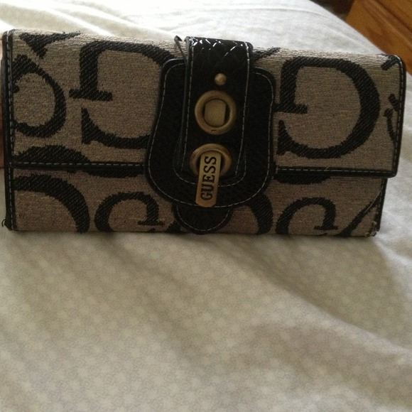Guess wallet