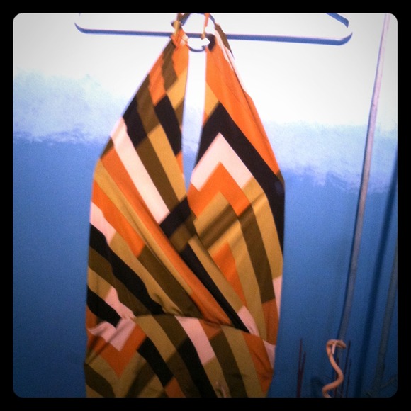 Chic geometric halter