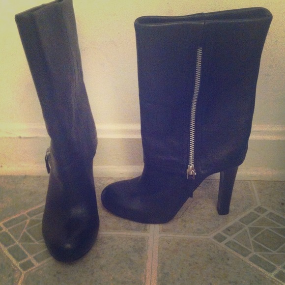 ✨SOLD!✨LEATHER BOOTIE HEELS