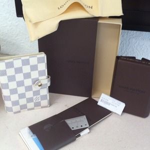 LOUIS VUITTON   NWT DAY PLANNER