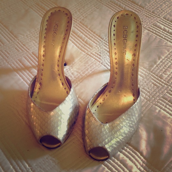 Gold pumps.