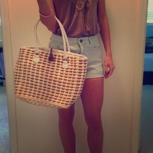 ✨REDUCED✨Beautiful straw bag!