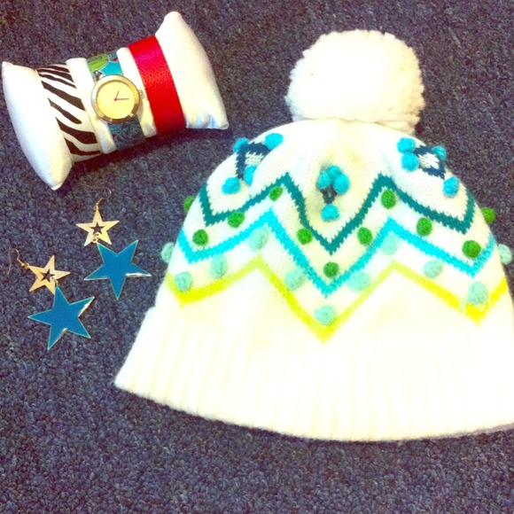 Pom Beanie,SarahJessica Parker Watch,Star Earrings