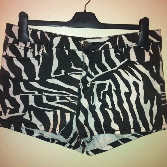 Forever21 Shorts ⭐️LAST CHANCE ⭐️ - Picture 1 of 3