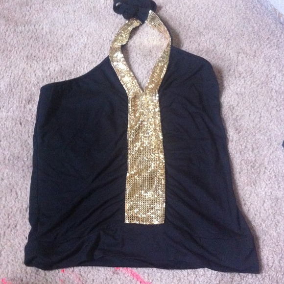 Wet seal halter
